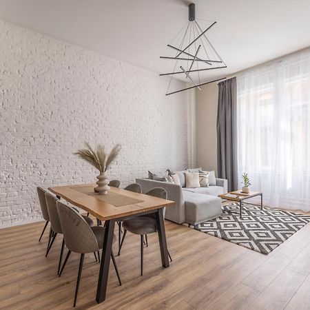 Exclusive Stylish Suite By Prestige Homes Next To The Oktogon Budapeste Exterior foto