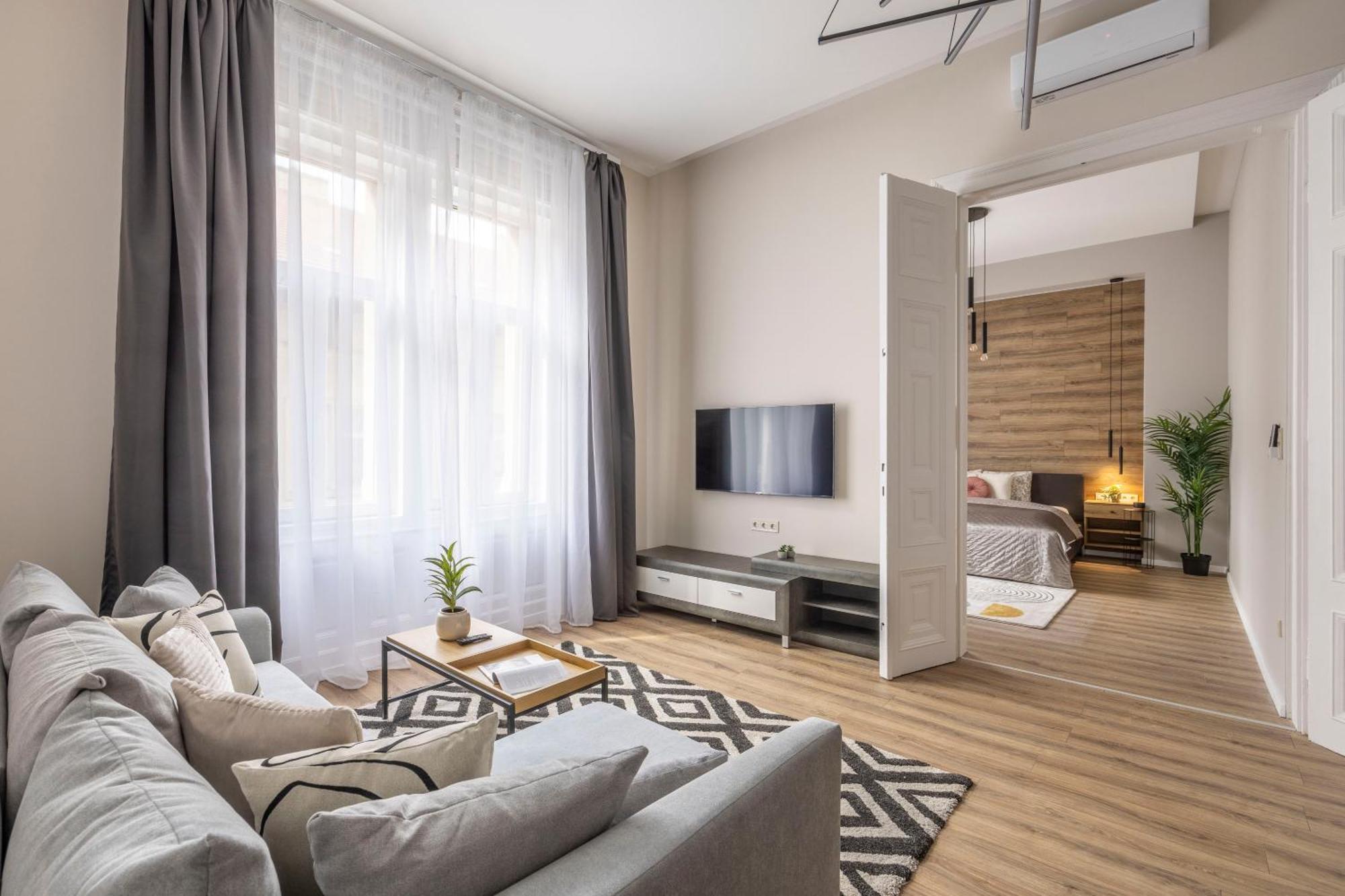 Exclusive Stylish Suite By Prestige Homes Next To The Oktogon Budapeste Exterior foto