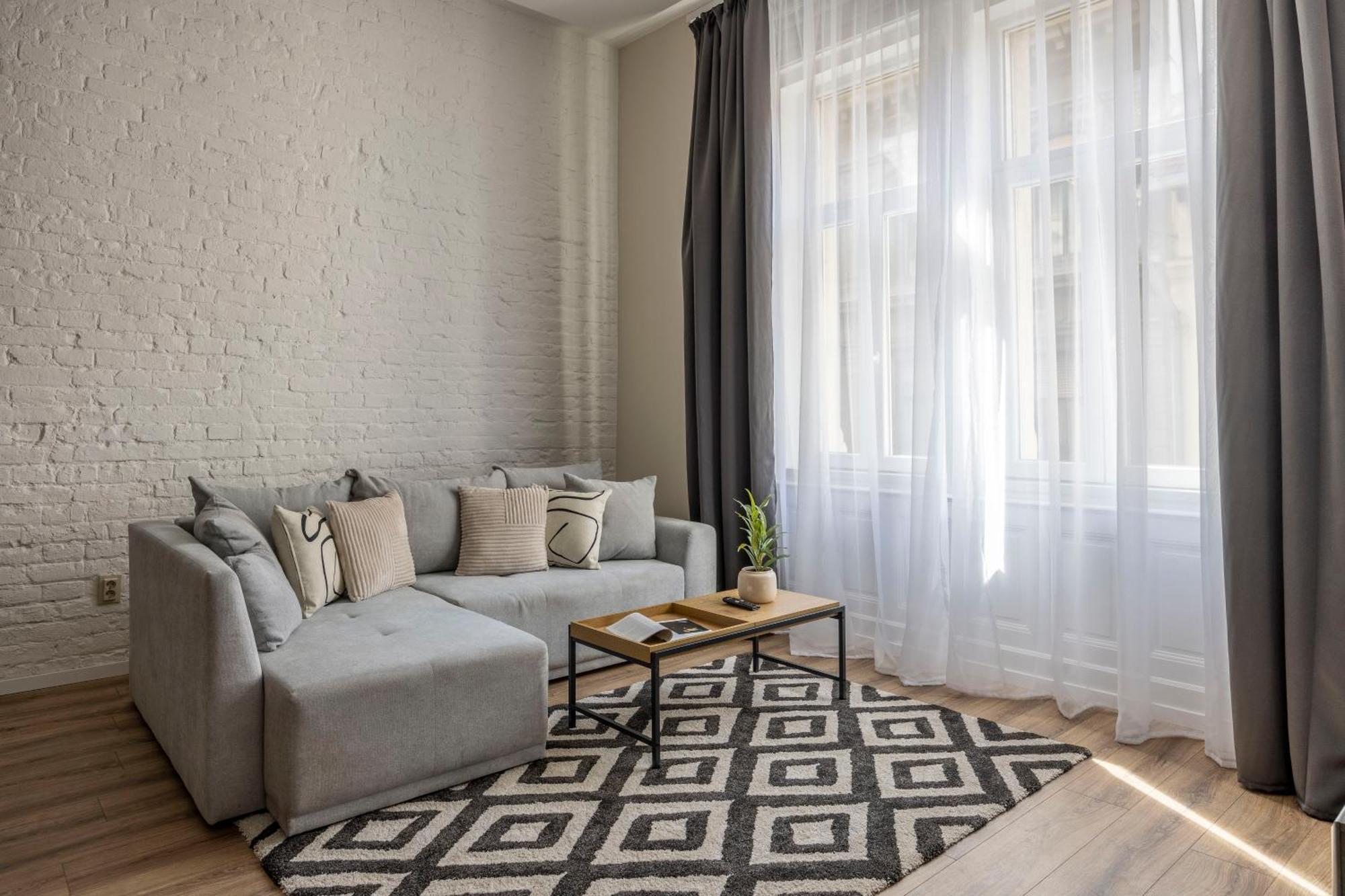 Exclusive Stylish Suite By Prestige Homes Next To The Oktogon Budapeste Exterior foto
